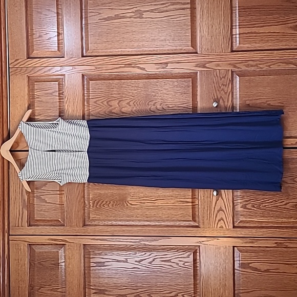 Hem & Thread Dress - Picture 2 of 4